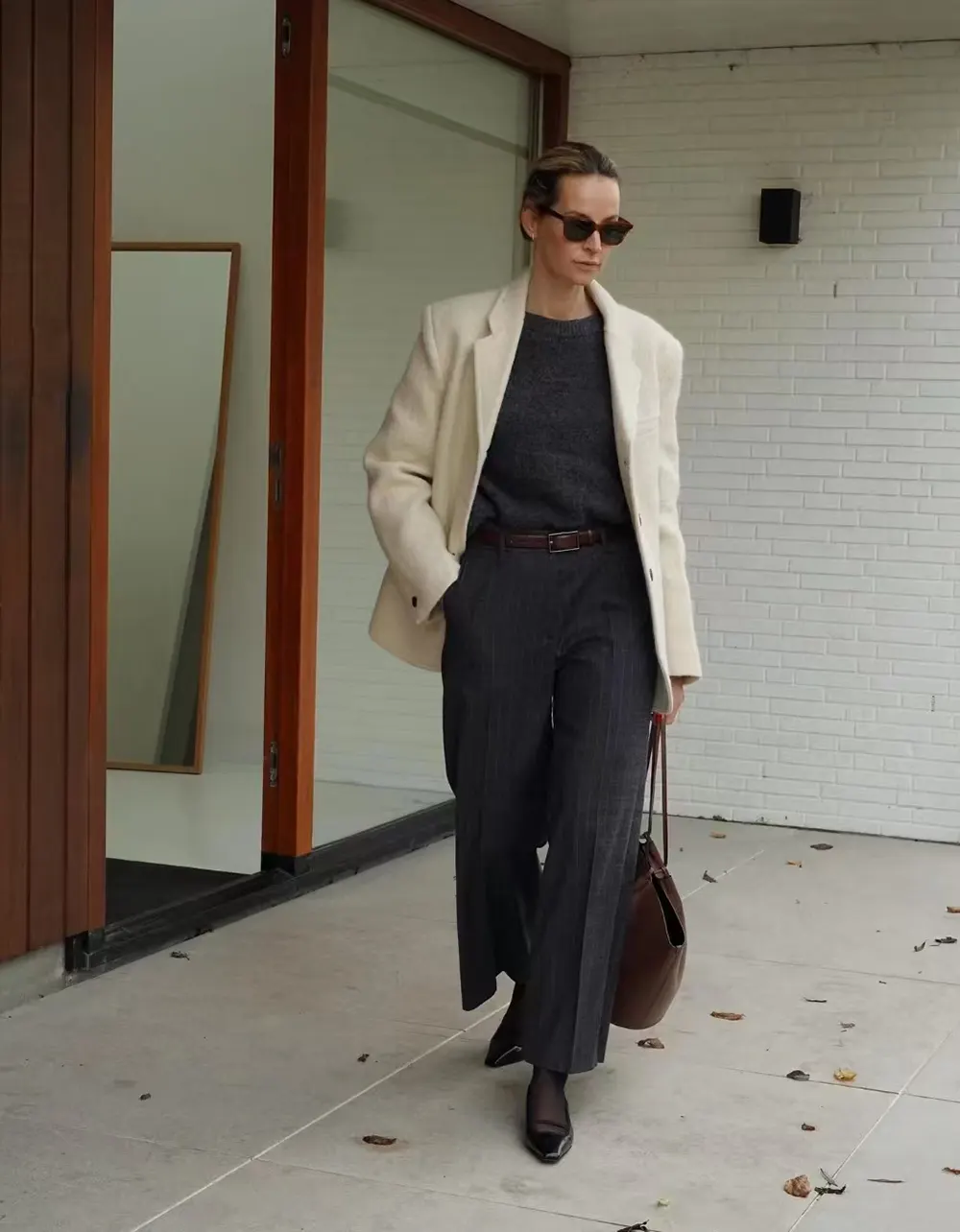 Minimalist Style in Autumn Fashion