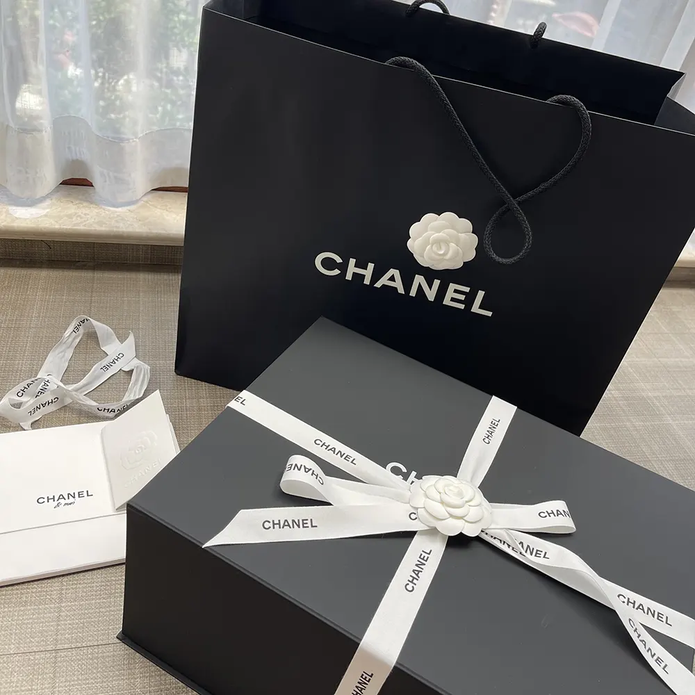  Black CHANEL 22 Handbag Review——Shiny Calfskin & Gold-Tone Metal